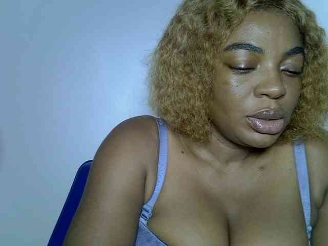 LuxeEmpress - Girl 