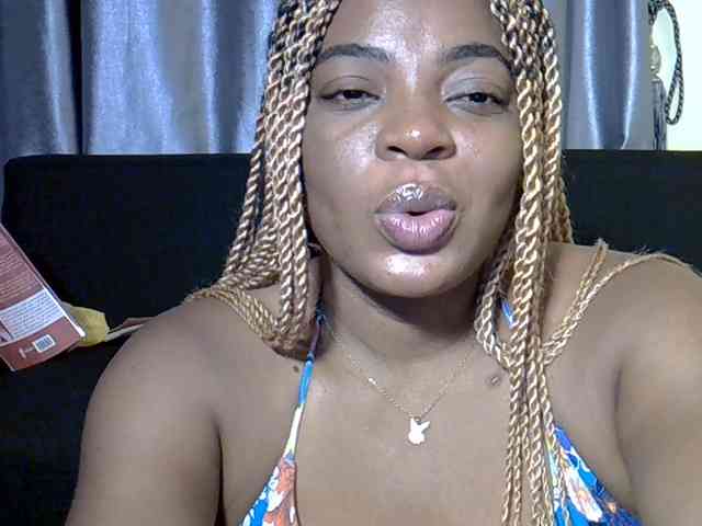 LadyNoire webcam