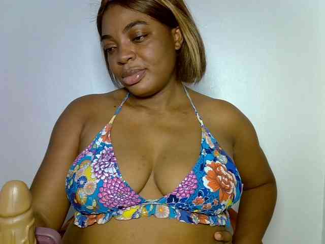 LadyNoire webcam