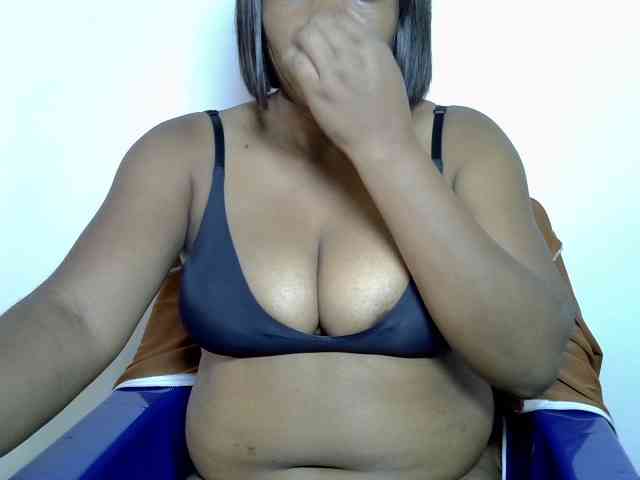 LadyNoire webcam