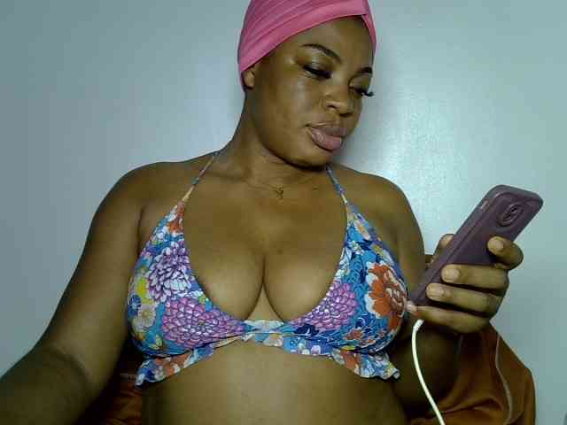 LadyNoire webcam