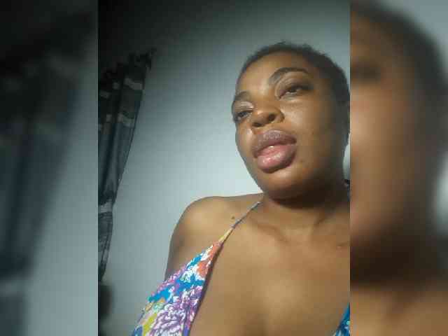 LadyNoire webcam