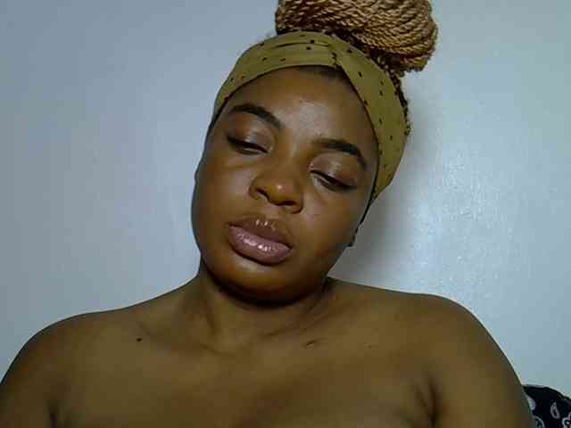 LadyNoire webcam