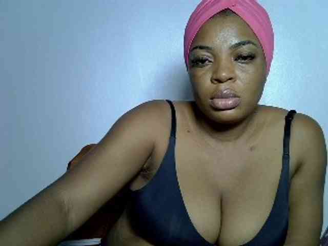 LadyNoire webcam