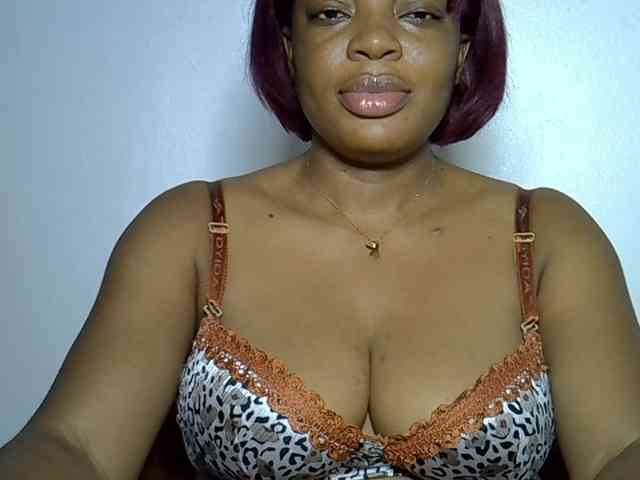LadyNoire webcam