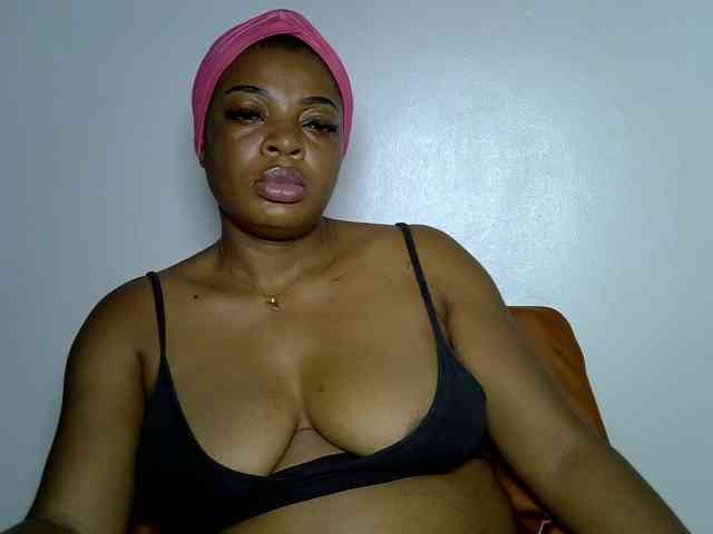 LadyNoire webcam