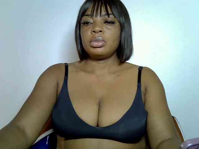 LadyNoire webcam