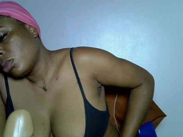 LadyNoire webcam