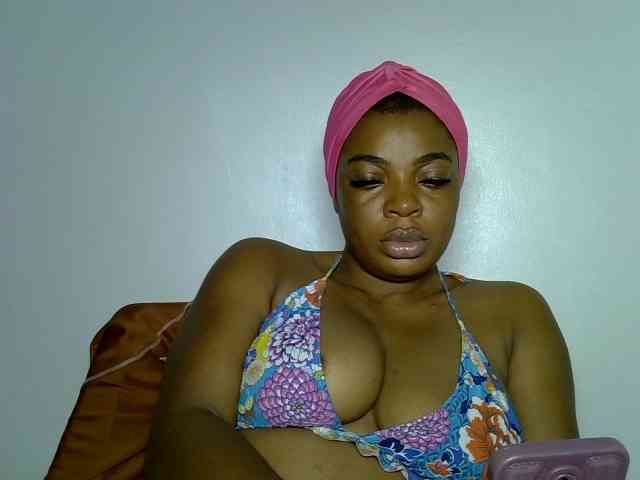 LadyNoire webcam