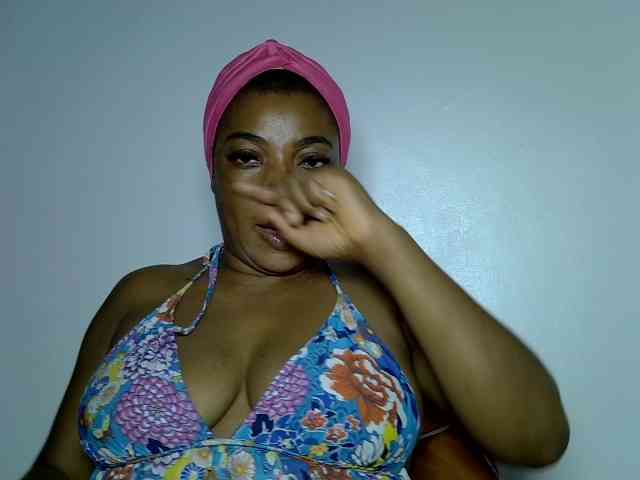 LadyNoire webcam