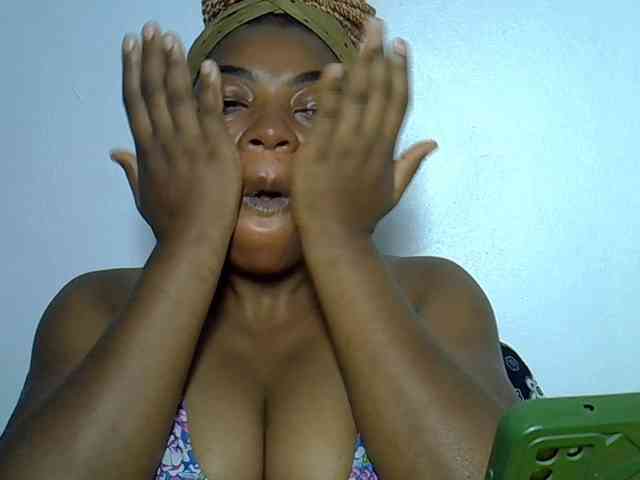 LadyNoire webcam