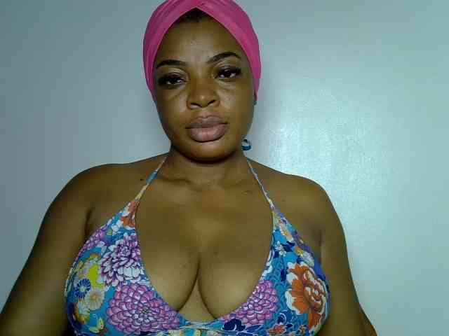LadyNoire webcam