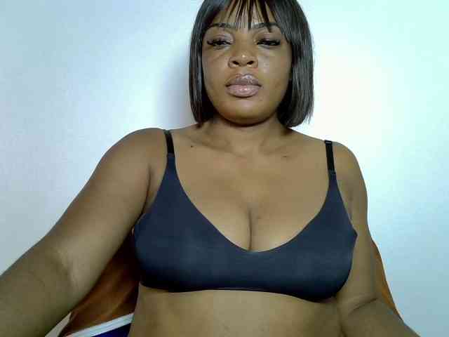LadyNoire webcam