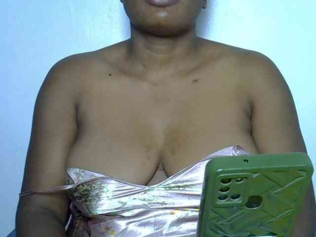 LadyNoire webcam