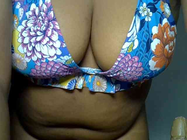 LadyNoire webcam