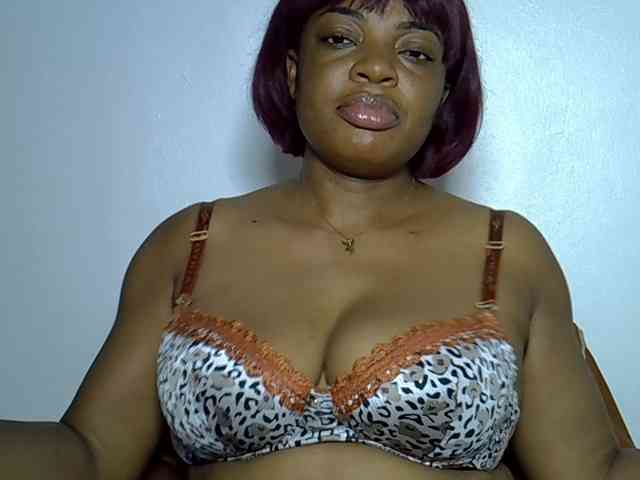 LadyNoire webcam
