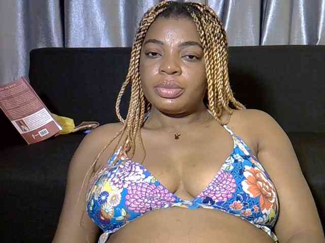 LadyNoire webcam