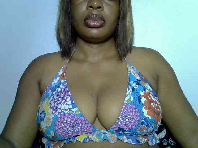 LadyNoire webcam
