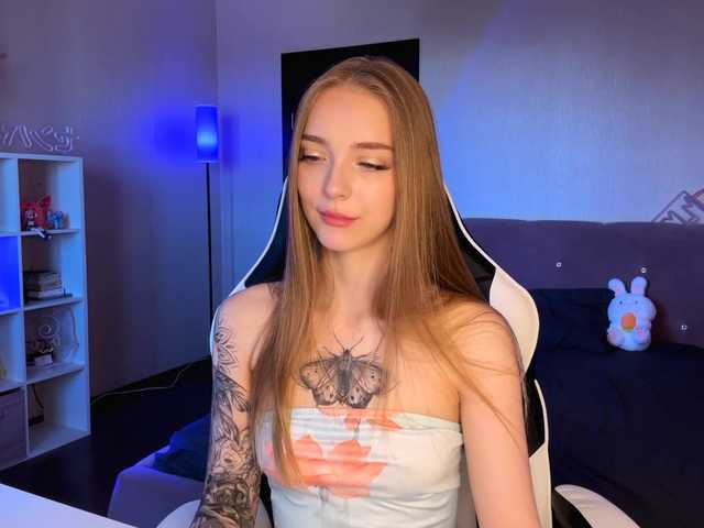 Evaamour live cam on BongaCams