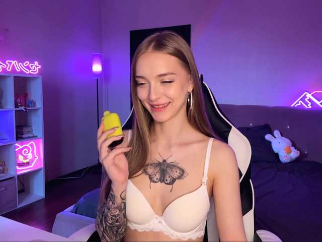 Evaamour live cam on BongaCams