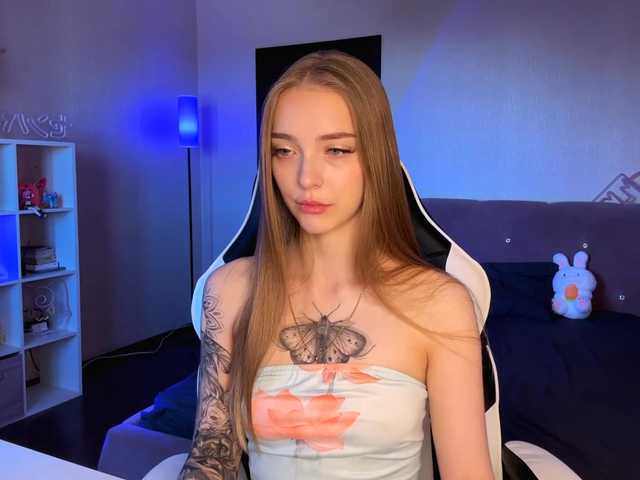 Evaamour live cam on BongaCams
