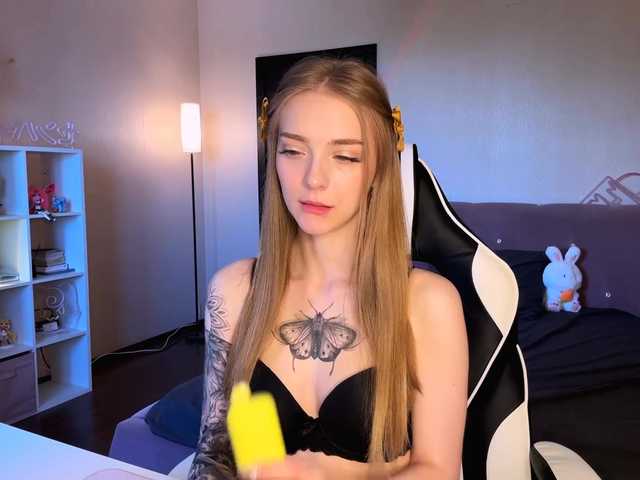 Evaamour live cam on BongaCams