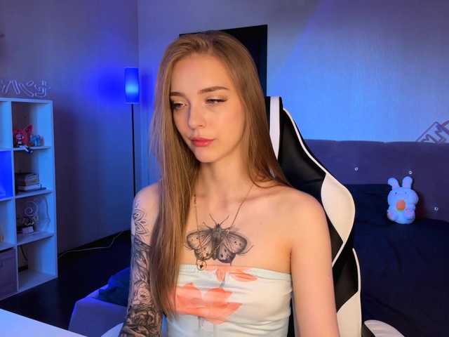 Evaamour live cam on BongaCams