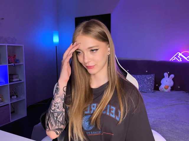 Evaamour live cam on BongaCams