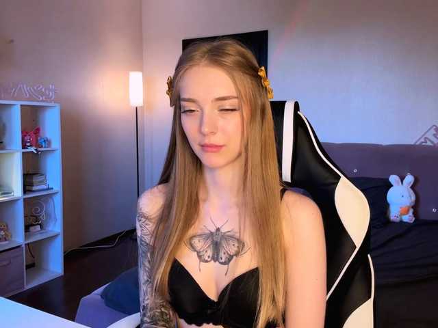 Evaamour live cam on BongaCams