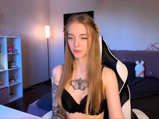 Evaamour live cam on BongaCams