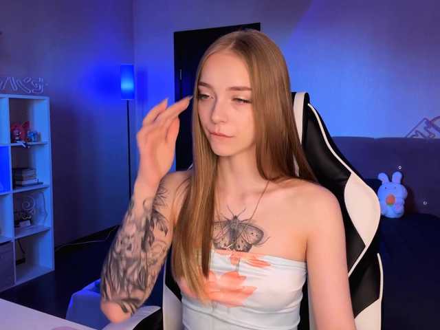 Evaamour live cam on BongaCams