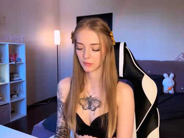 Evaamour live cam on BongaCams
