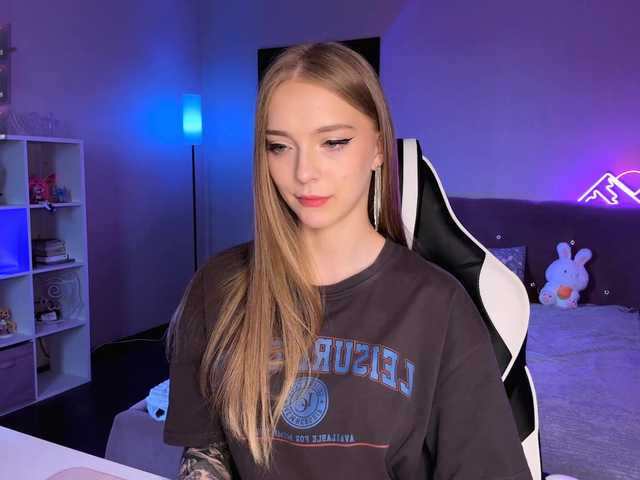 Evaamour live cam on BongaCams