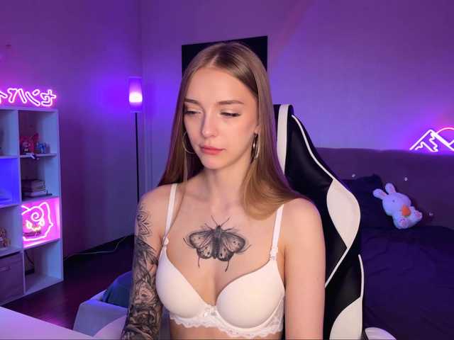 Evaamour live cam on BongaCams