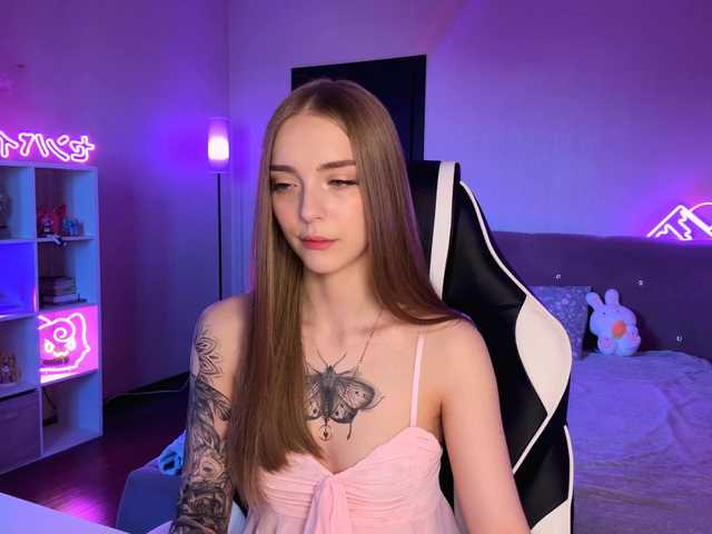 Evaamour live cam on BongaCams