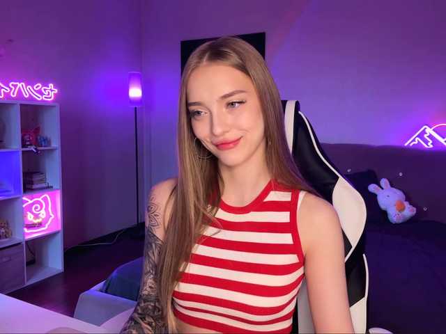 Evaamour live cam on BongaCams