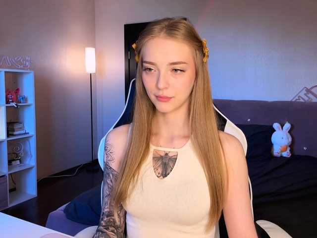 Evaamour live cam on BongaCams