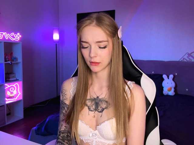 Evaamour live cam on BongaCams