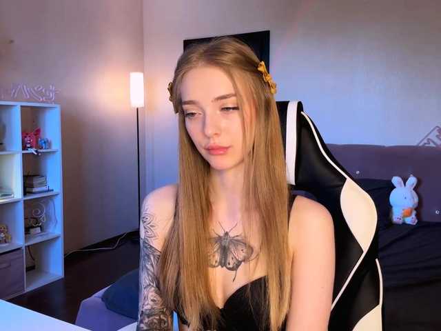 Evaamour live cam on BongaCams