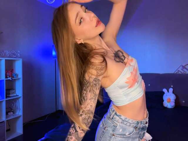 Evaamour live cam on BongaCams