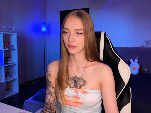 Evaamour live cam on BongaCams