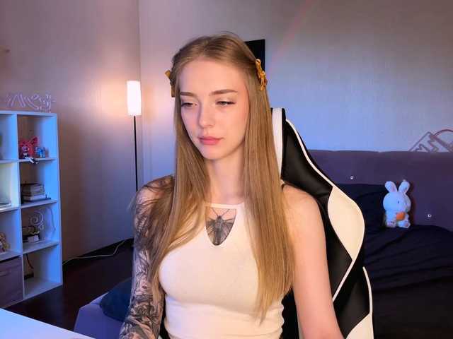 Evaamour live cam on BongaCams