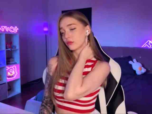 Model: Evaamour