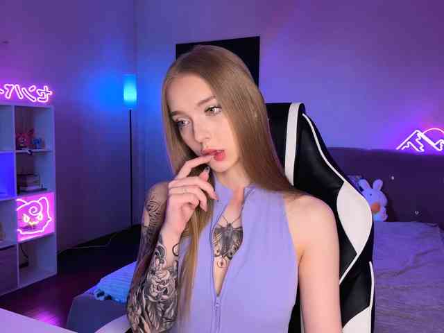 Model: Evaamour