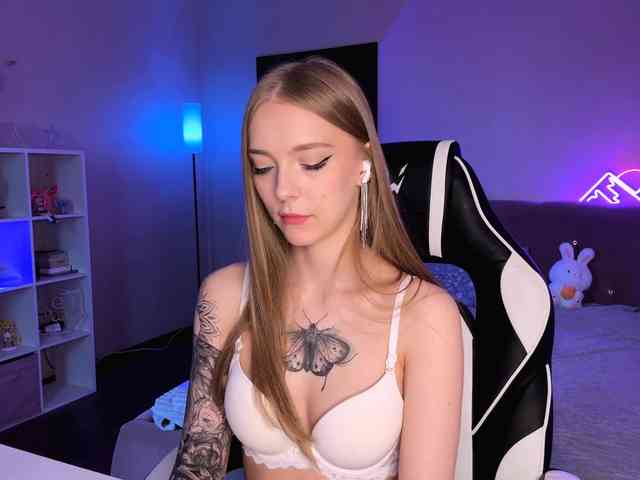 Model: Evaamour