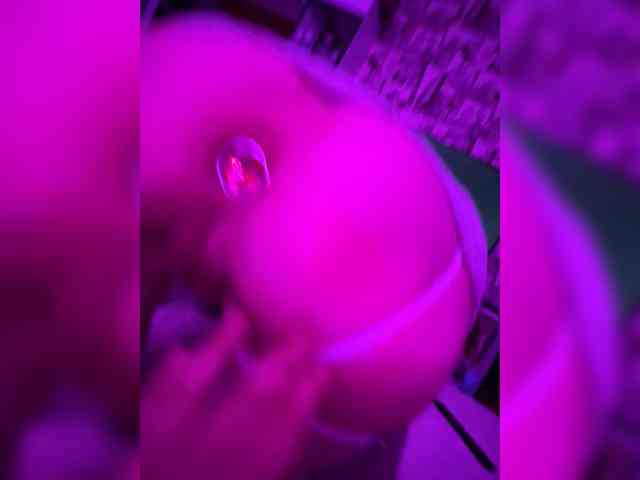 JuicePussyAndCockk webcam