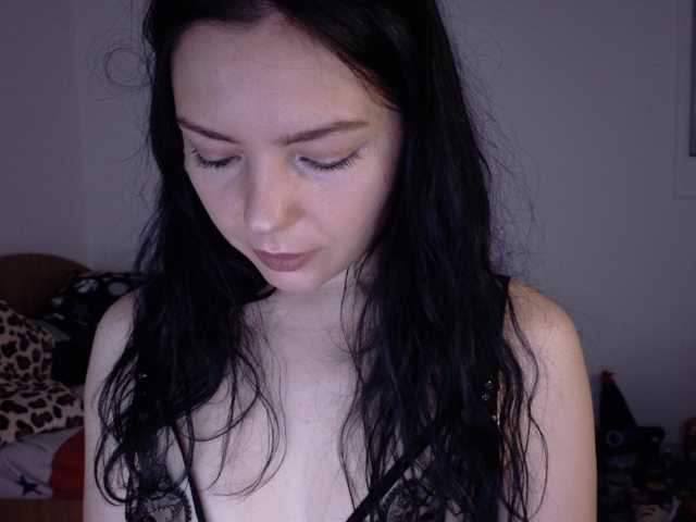 le modèle WetPussy1 est en webcam porno dans un show sur le site bongacams, il possède les tags suivants: White/Caucasian,Brunette,Shaved