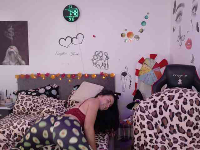 WetPussy1 webcam