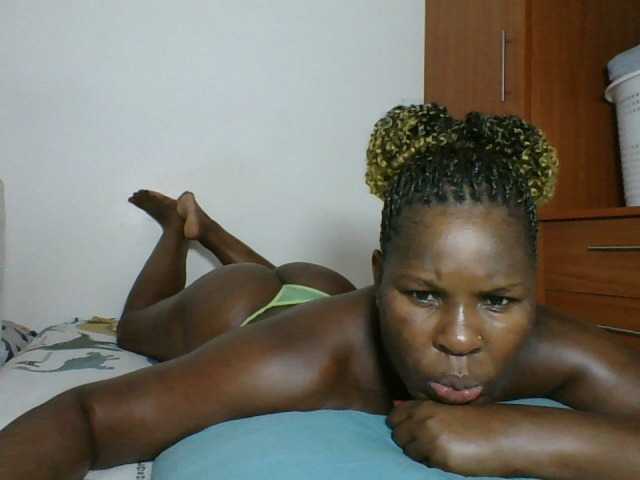 Queenmaya live cam on BongaCams