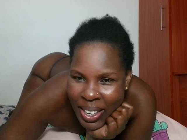 Queenmaya live webcam show